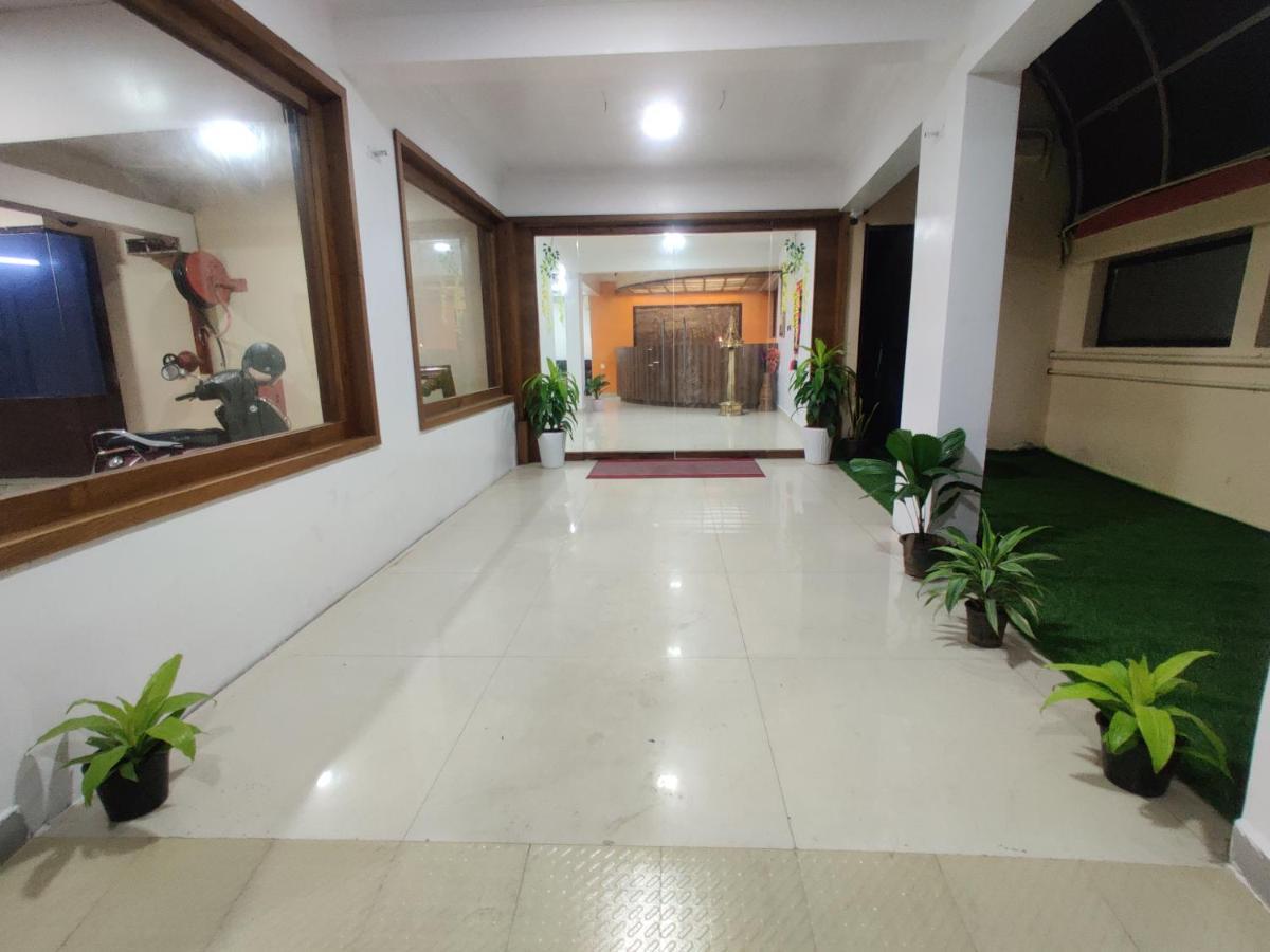 Amruth Inn Guruvāyūr Exterior foto